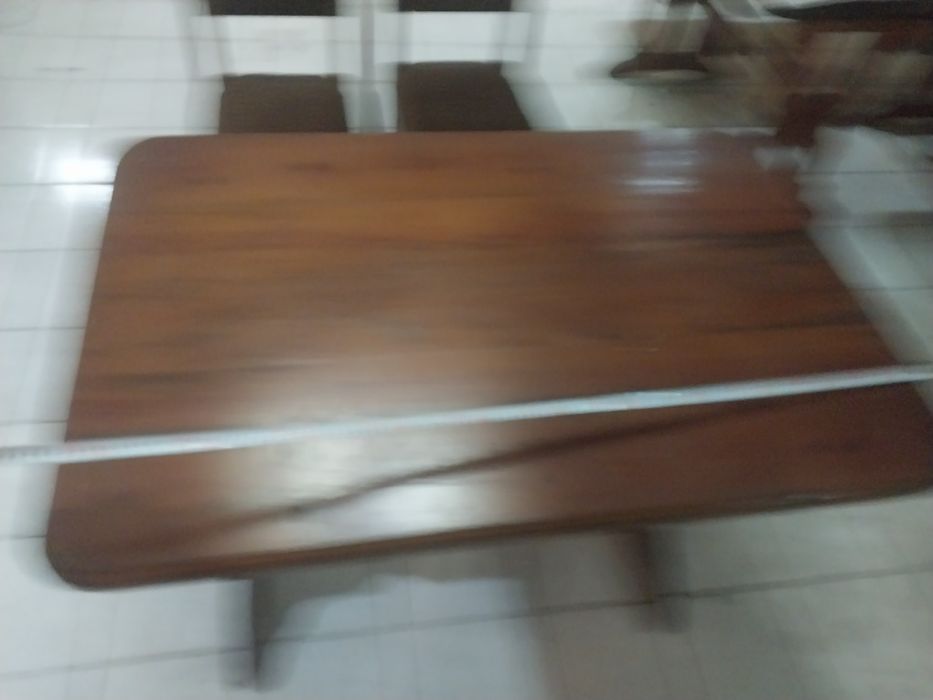 Стол и стулья в комплекте