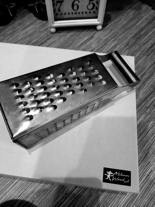 Две емайлирани тенджери, две нови кухненски дьски орех