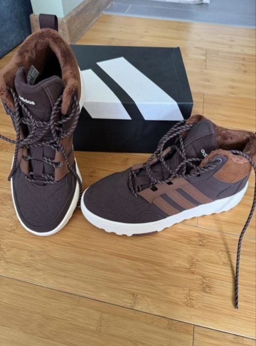 Продам ботинки Adidas