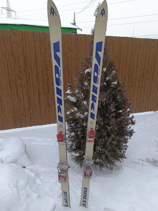 Продам зимние лыжи