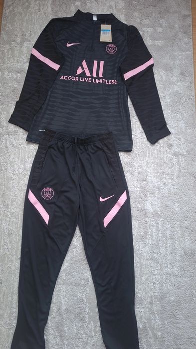 Compleu psg cu eticheta