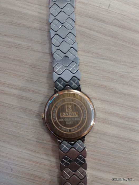 Позлатен швейцарски  дамски часовник