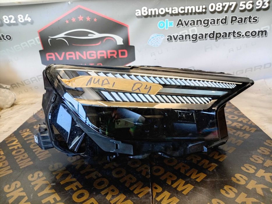 Audi Q4 два десни фара