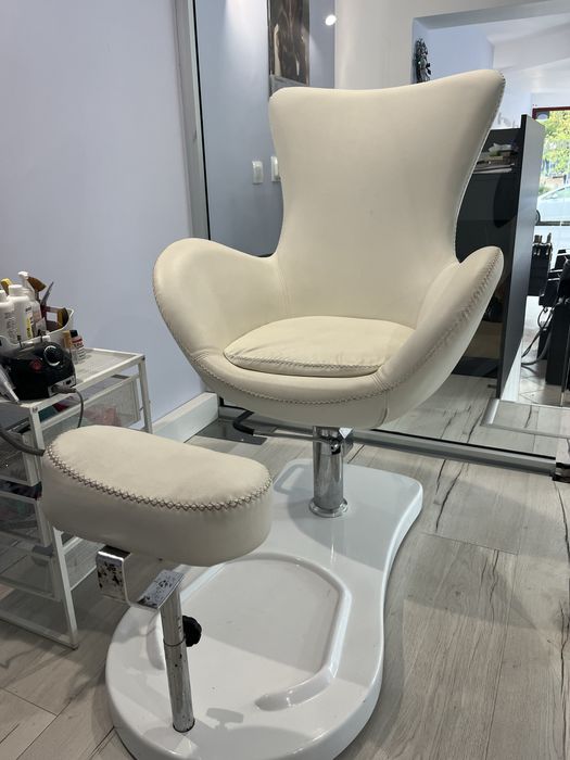 Продавам педикюрен стол