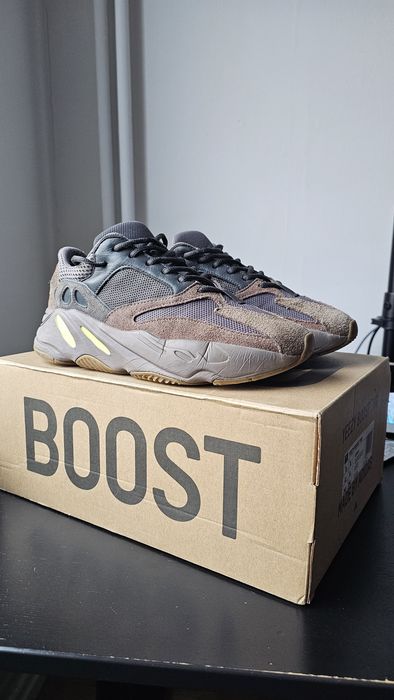 Adidas Yeezy 700 Mauve Maro