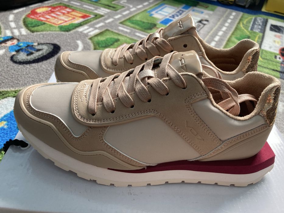 Сникърси VO7 бежови