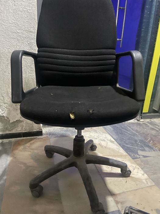 Kreslo ofislarga quyiladigan