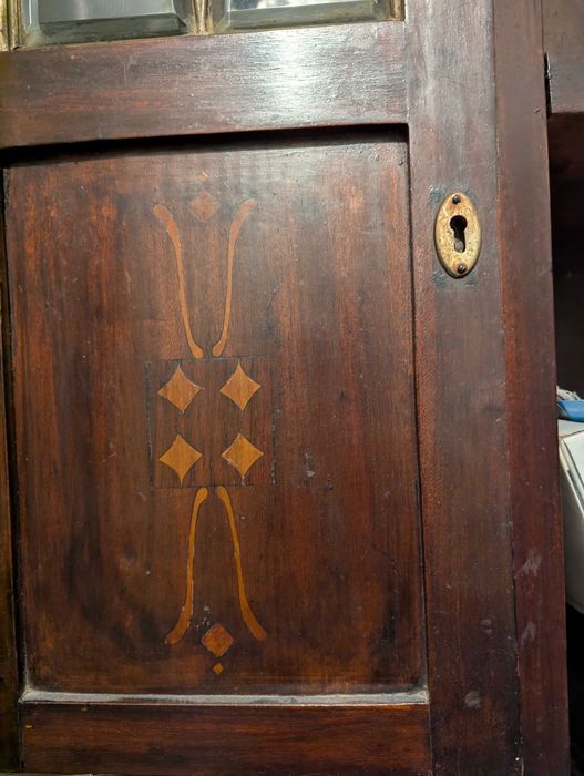 Bibliotecă veche din lemn masiv cu vitralii – piesă autentică, rară