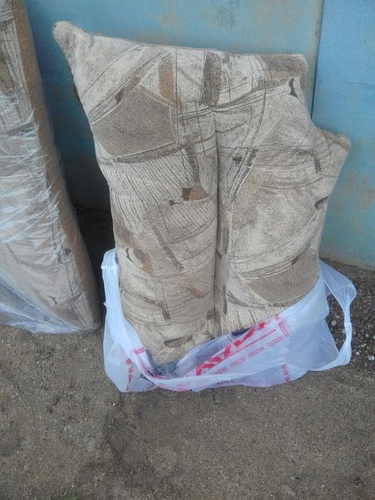 Подушки одна 500 тенге. Их 4.