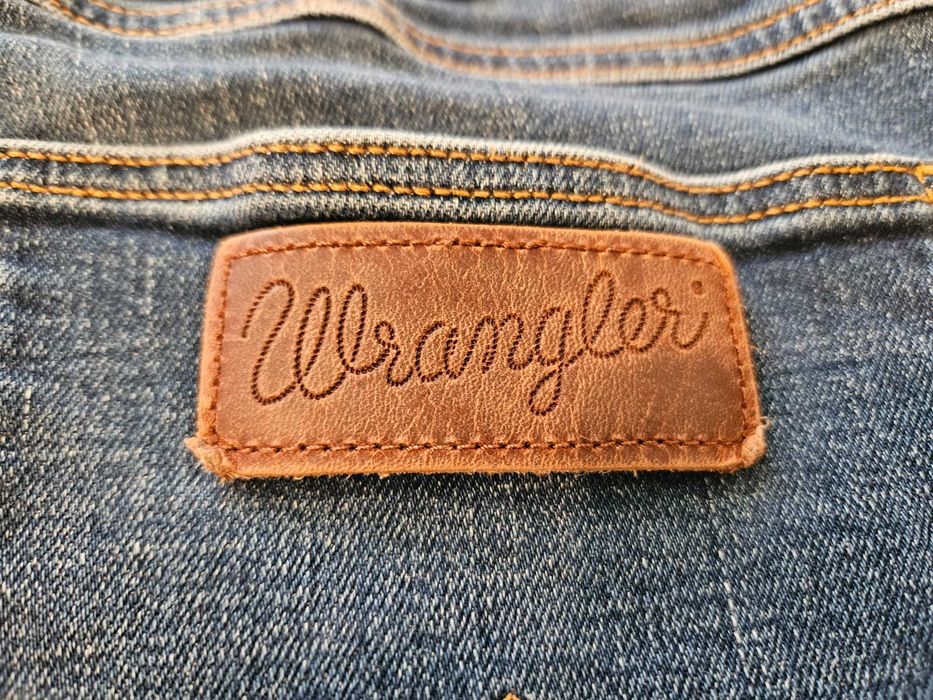 Продават се мъжки дънки "Wrangler"