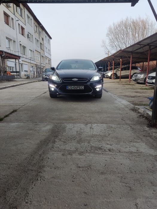 Vând Ford Mondeo