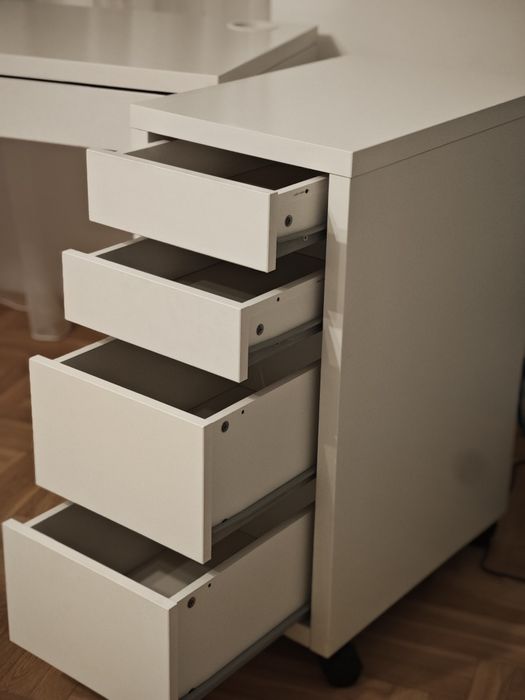 Бюро и контейнер  Micke IKEA
