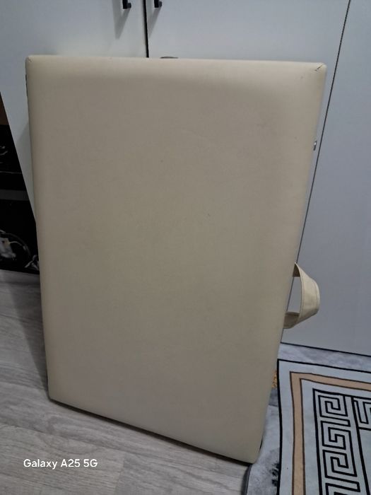 Продам кушетку для салона