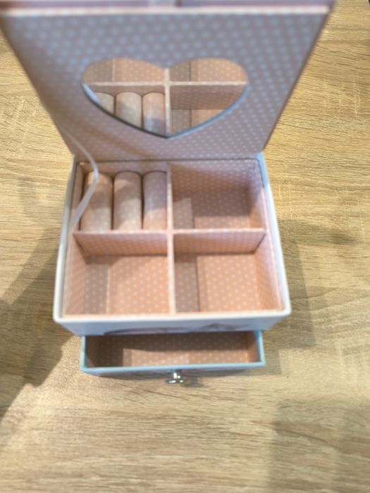 Кутийка за бижута