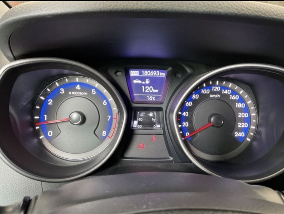 Hyundai i30 2014, 1.4 benzina euro 5, clima automata senzori parcare, rate si garantie 12 luni!