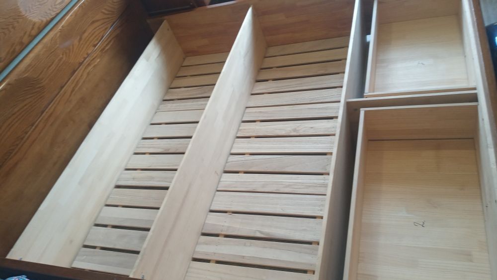 продам кровать из массива дерева б/у