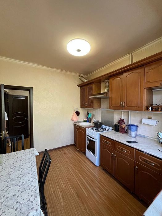 Ойбек ПРОДАЮ 2/3/9 Метро Ойбек срочна