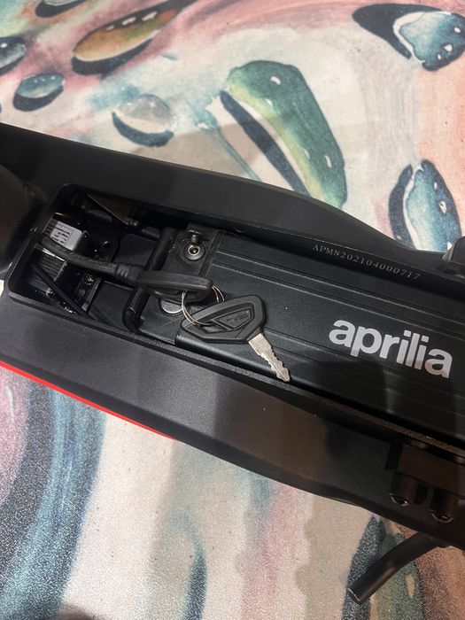Vand trotineta electrica Aprilia sr1