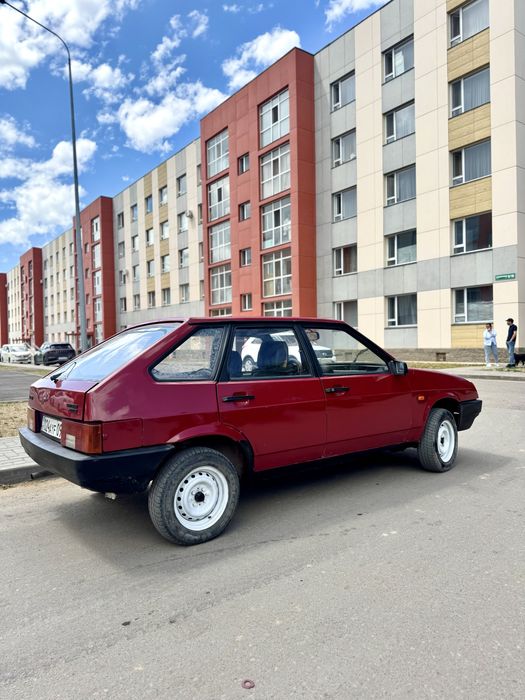 ВАЗ 2109 в хорошем состоянии.