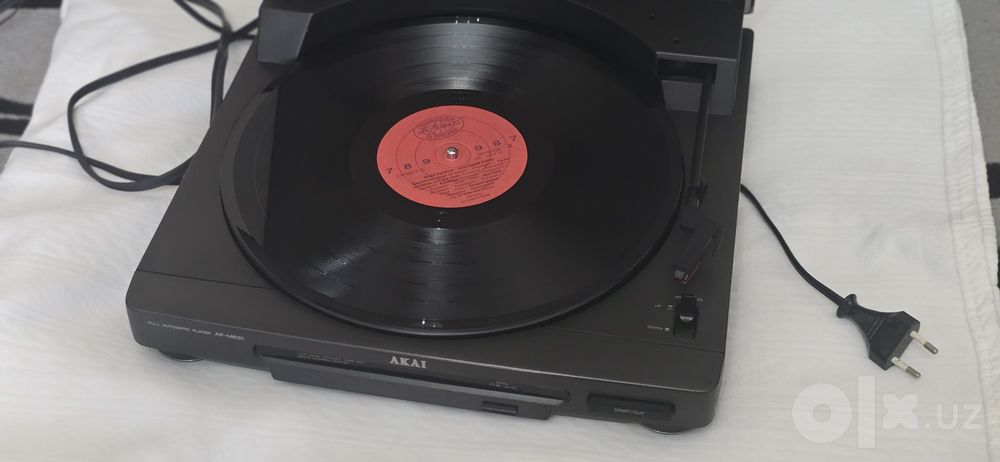Виниловый проигрыватель Akai