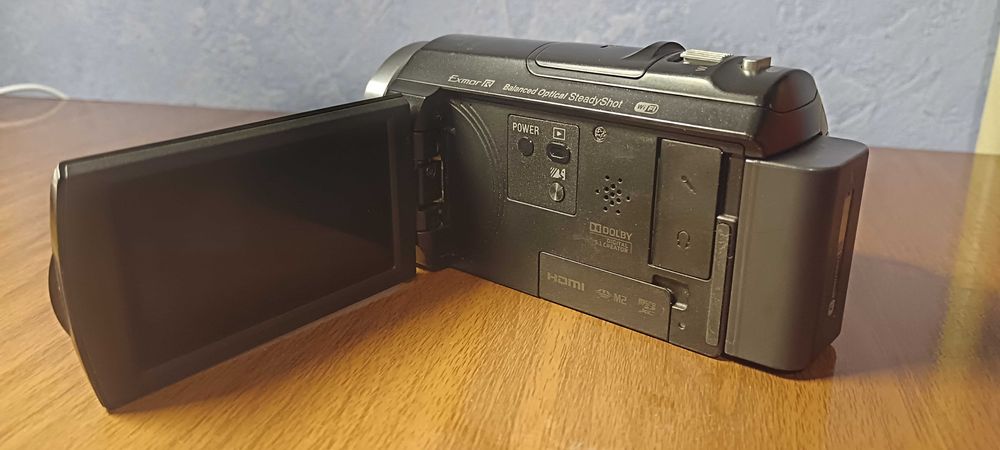 Видеокамера Sony HDR-CX530