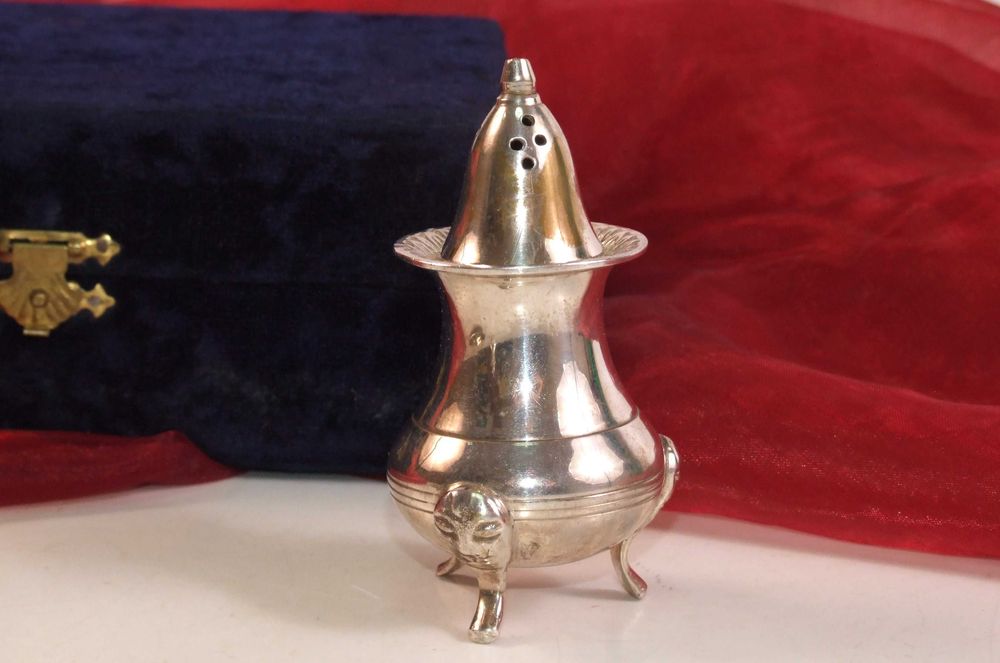 Set 2 solnite pt sare si piper + tavita, caseta lemn, Made in India