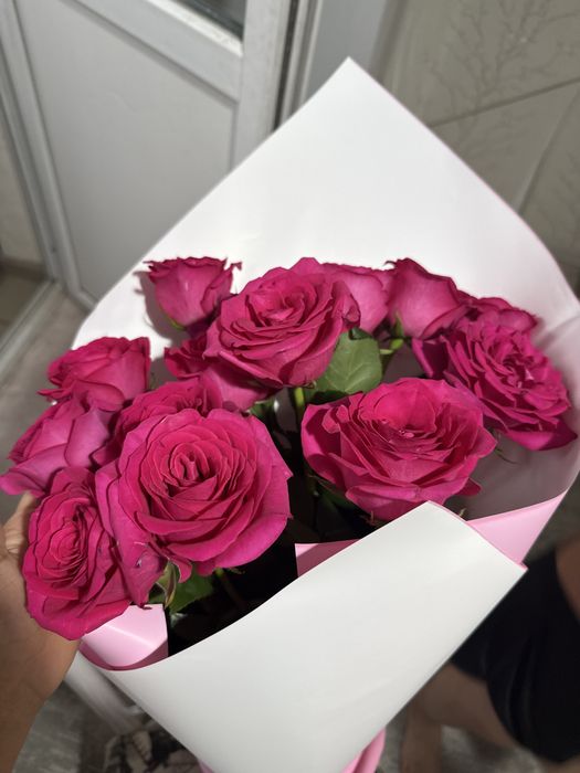 Букет свежих роз с