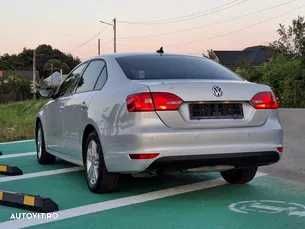 VOLKSWAGEN Jetta 2012 — imagine 3