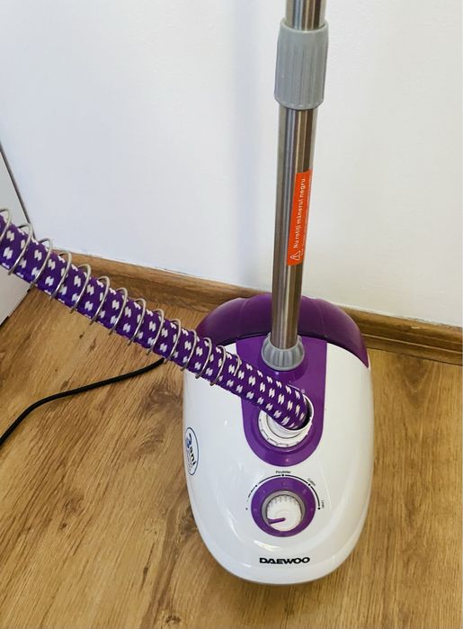 Aparat de calcat vertical cu aburi, marca Daewoo, 1600 W