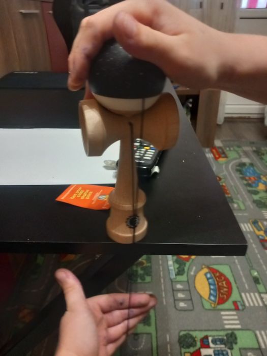 Vând  o kendama  nouă