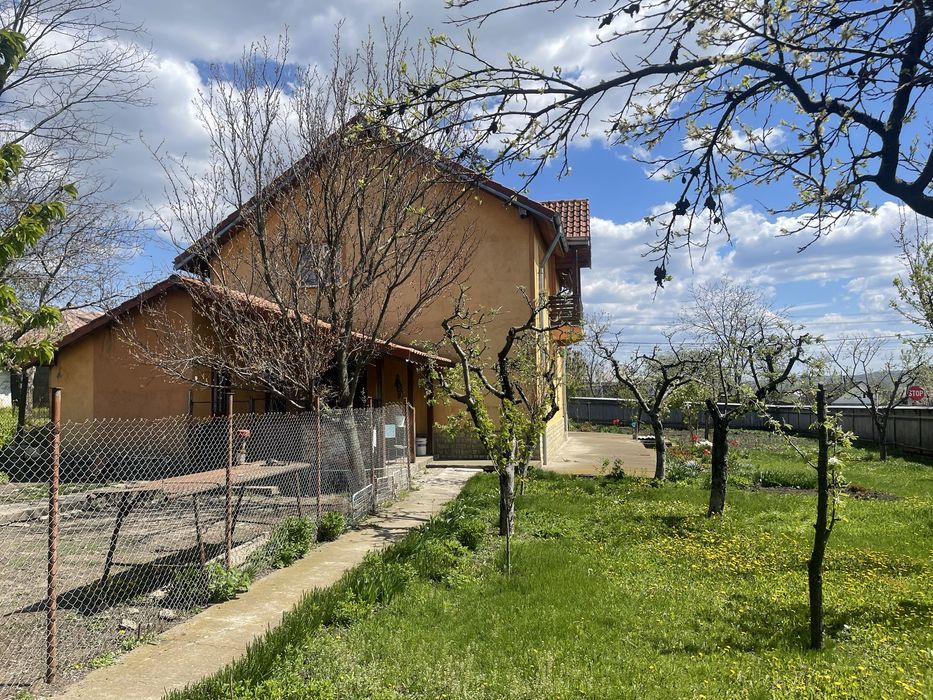 Casa cu etaj com Gropnita sat Bulbucani