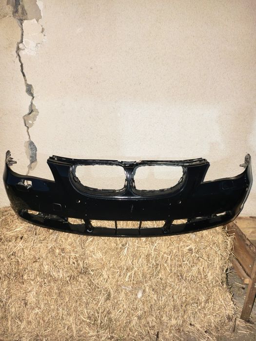 BMW E60 продам бампера передний задний и пороги