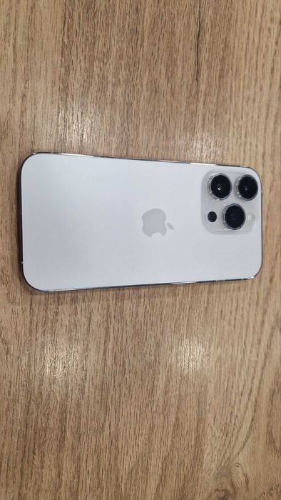 IPhone 14 Pro + зарядно, външ. батерия и безж. зарядно