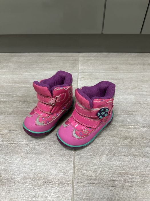 Продам зимние ботинки на девочку