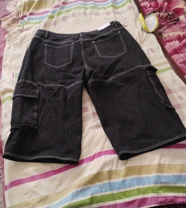 Vând pantaloni scurți blugi bărbați