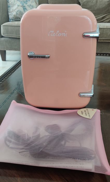 Mini frigider cosmetice Soft Peach Meloni, dubla funcție de încălzire și răcire,4 litri,nou