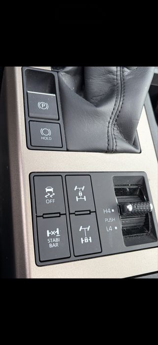 Toyota Land Cruiser 250 Primul proprietar, achizitionata noua showroom Toyota Romania.