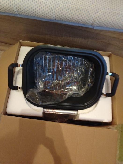 Vând crockpot 5 in 1 5.6 litri nou