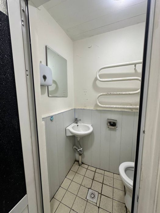 Продается офисное помещение вдоль дороги