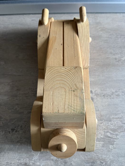 Masinuță din lemn