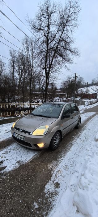 Vând ford fiesta
