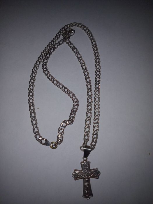 Серебряная цепочка с крестиком