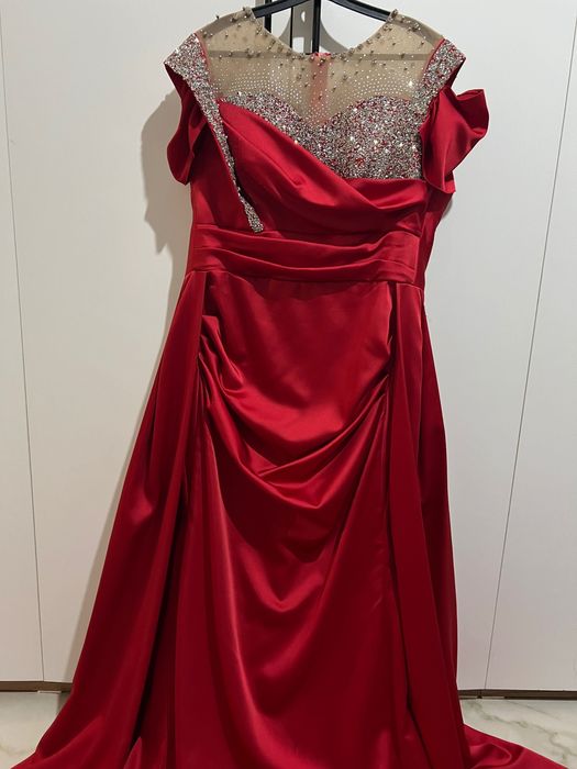 Платье красное 48 размера на той!