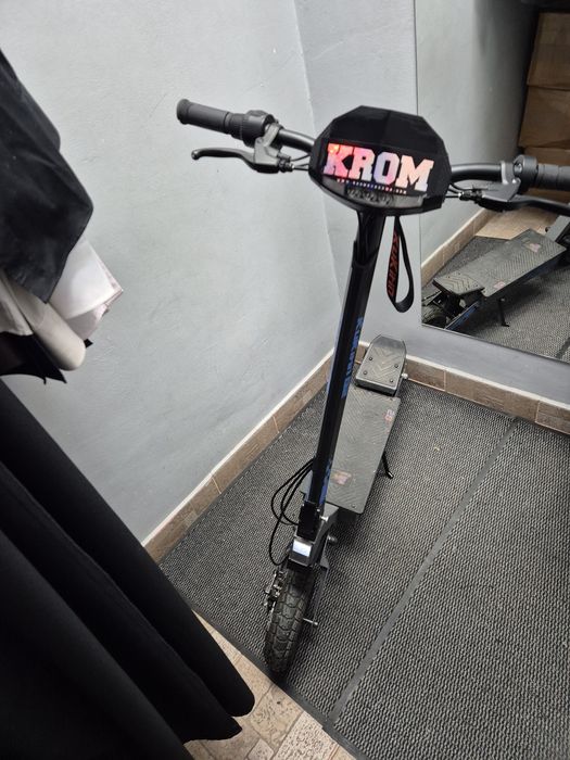 Vând trotineta Kukirin G2