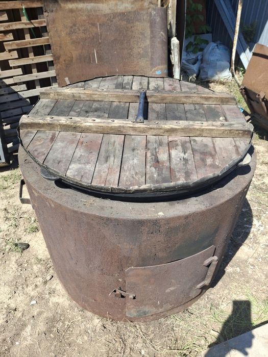 Продам казаны с ошаком и титан