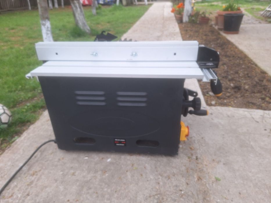 Circular cu masă 1800w