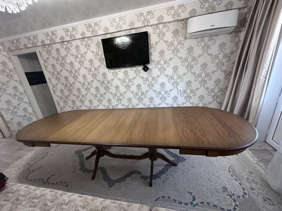 Стол в классическим стиле