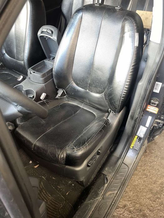 Kia Carens на части