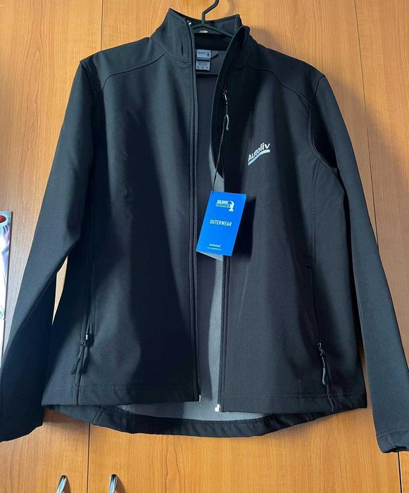 Geacă softshell unisex ideală pentru trekking, noua cu eticheta