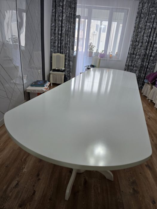 Гостевой стол без стулия